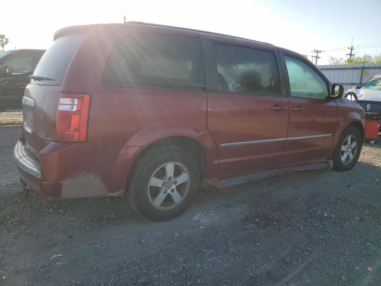 2010 Dodge Caravan - Image 3