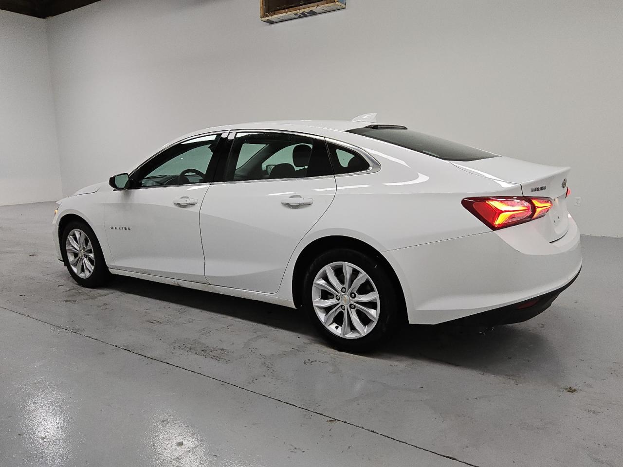 2022 Chevrolet Malibu - Image 2