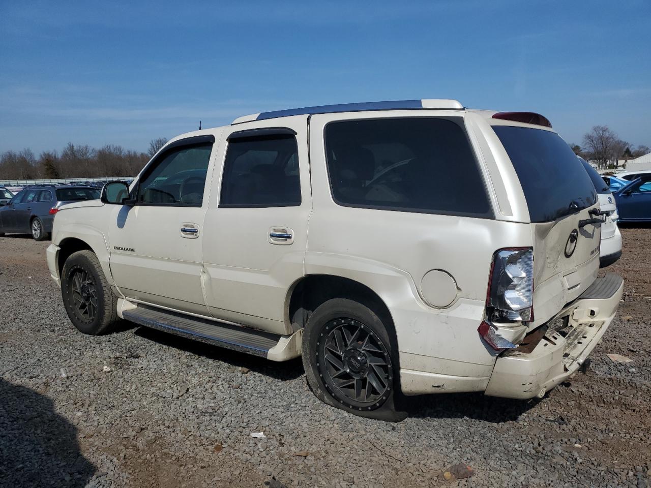 2005 Cadillac Escalade - Image 2