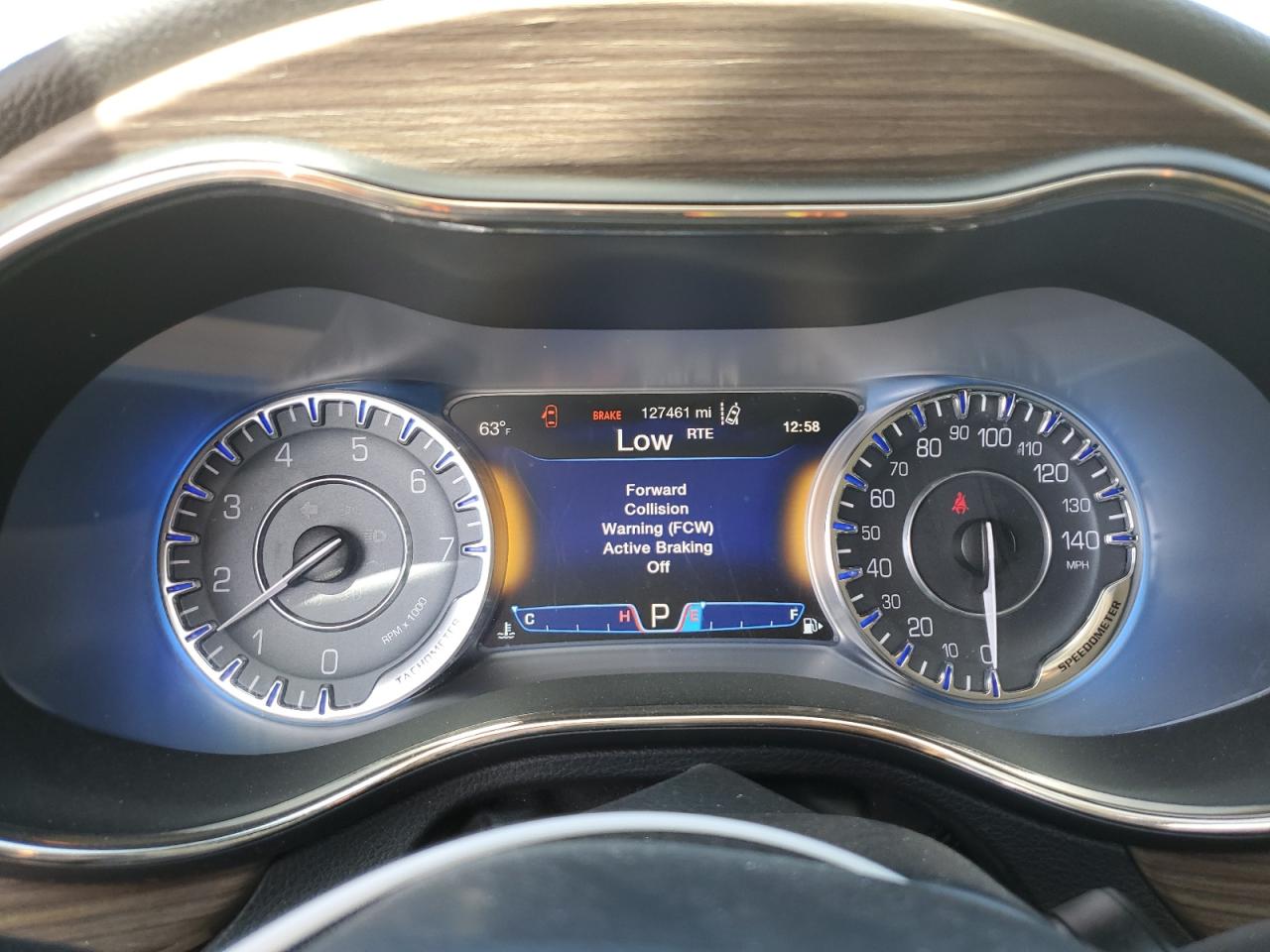 2015 Chrysler 200 - Image 9
