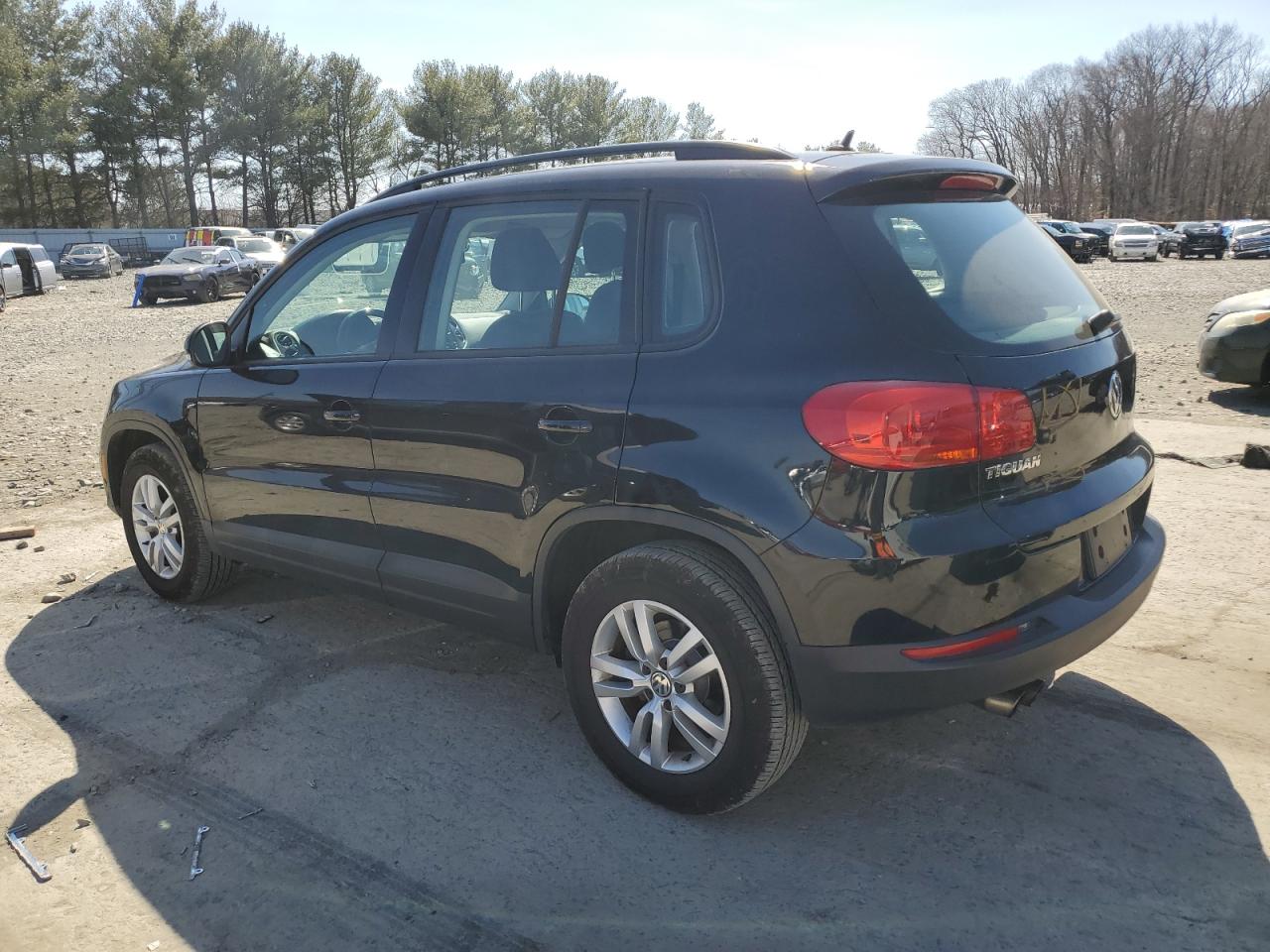 2016 Volkswagen Tiguan - Image 2