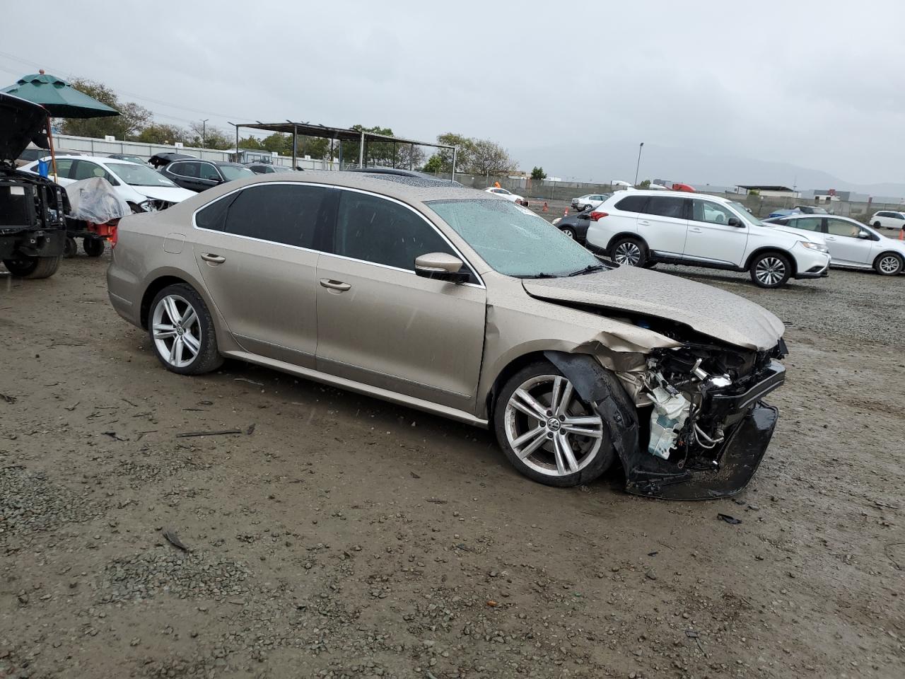 2015 Volkswagen Passat - Image 4