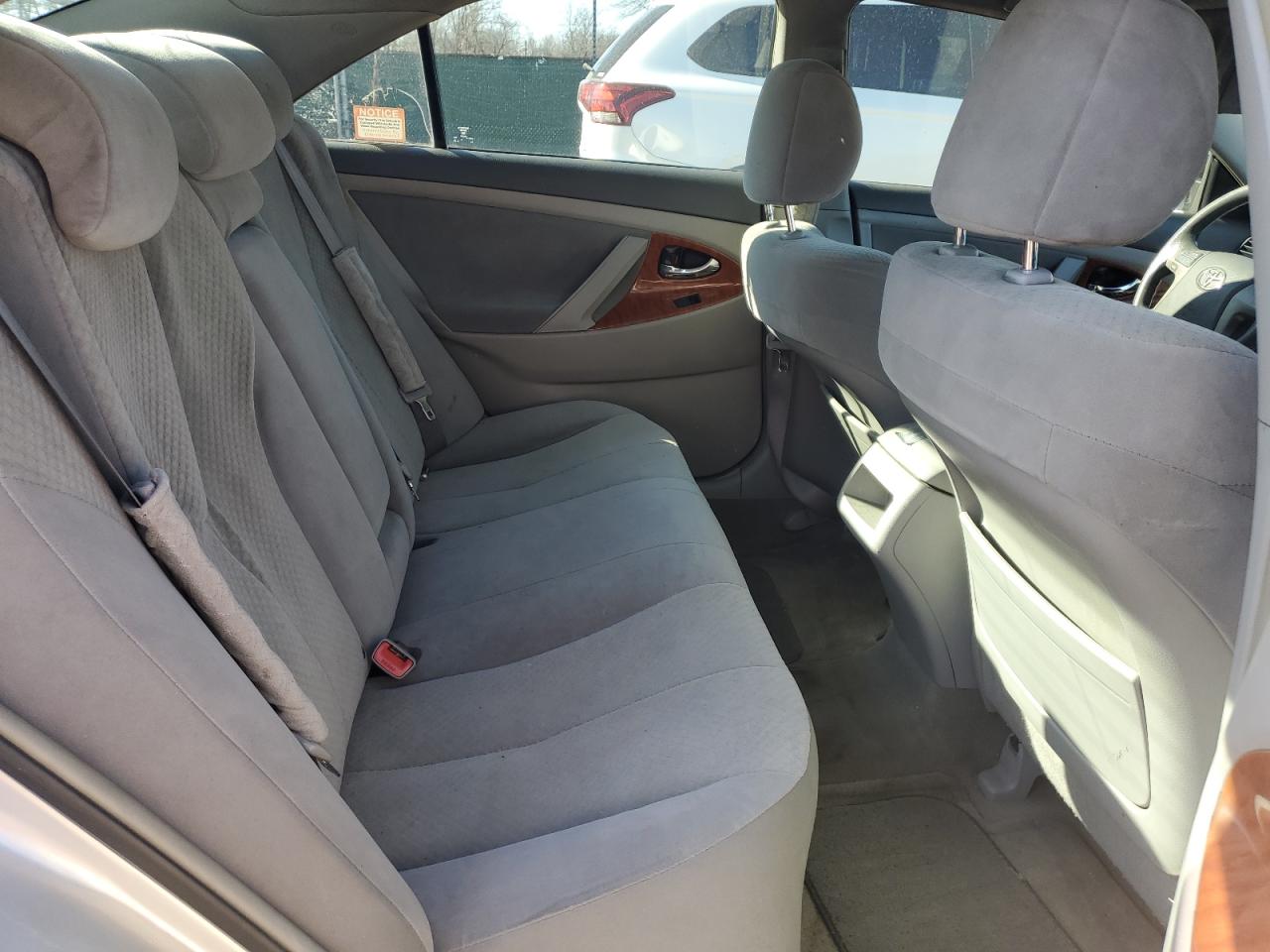 2009 Toyota Camry - Image 10