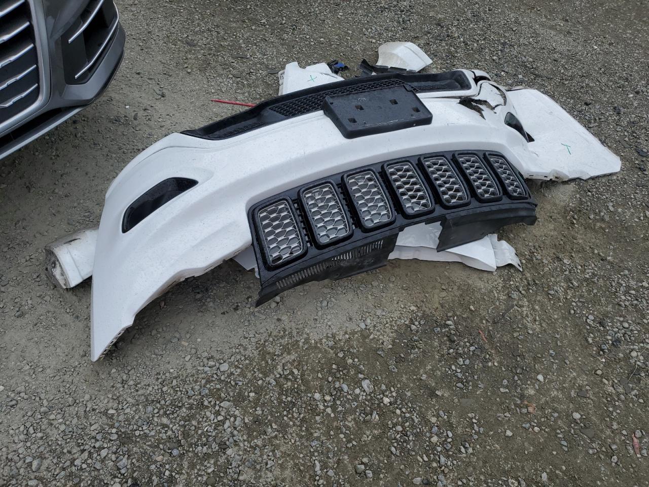 2017 Jeep Grand Cherokee - Image 13