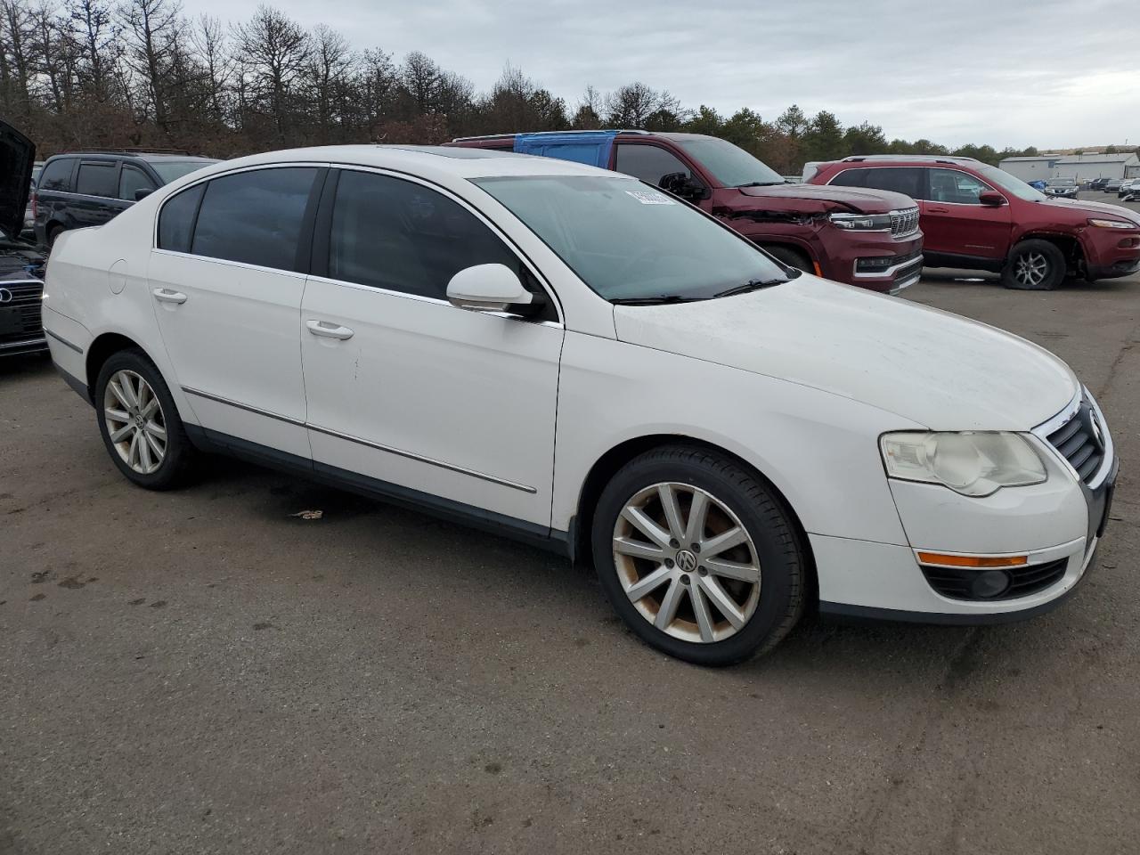 2010 Volkswagen Passat - Image 4