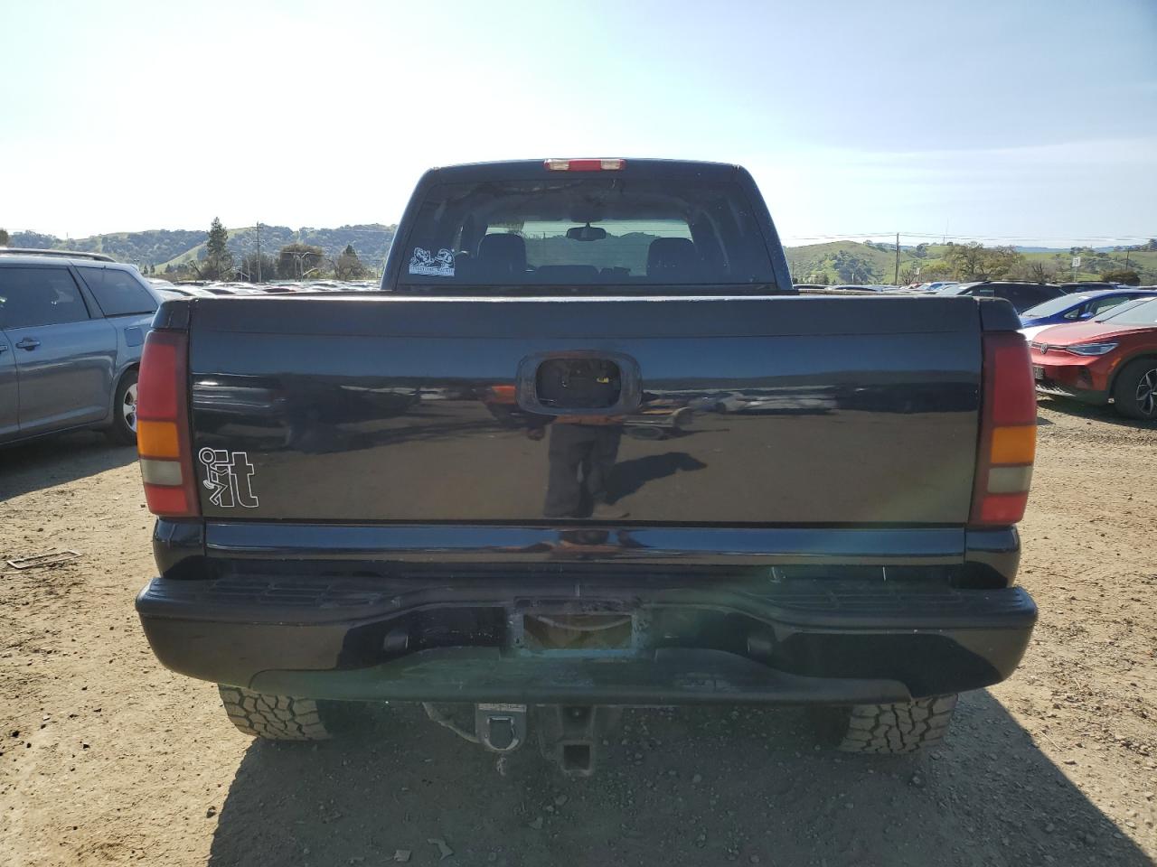 2005 GMC Sierra - Image 6