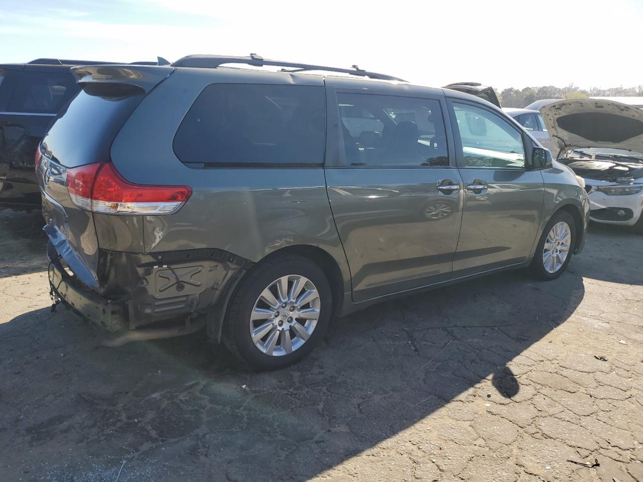 2011 Toyota Sienna - Image 3