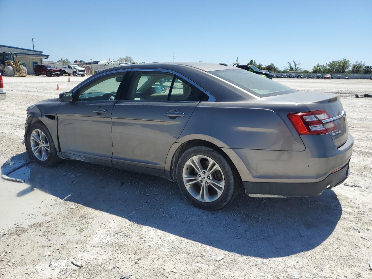 2014 Ford Taurus - Image 2