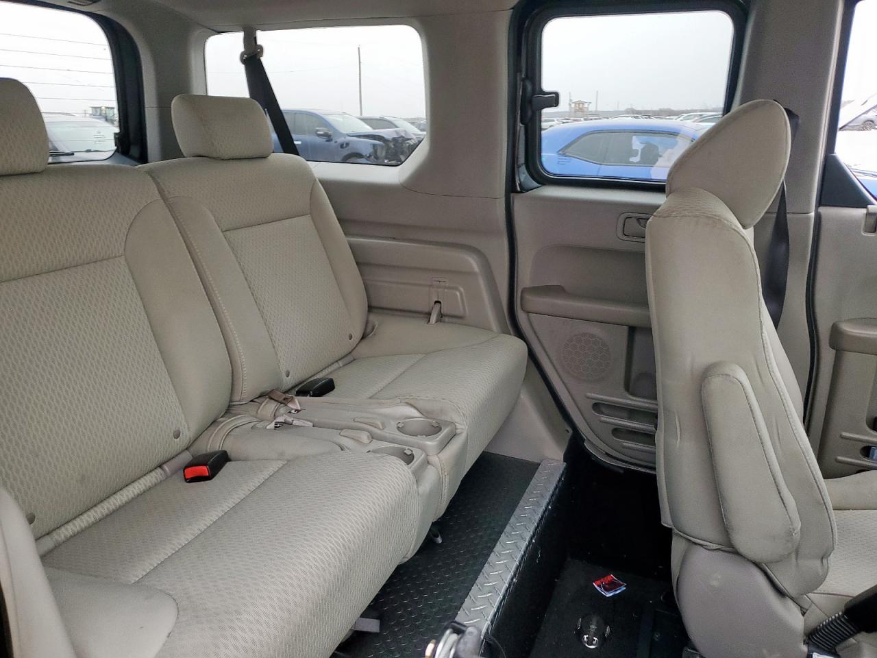 2010 Honda Element - Image 11