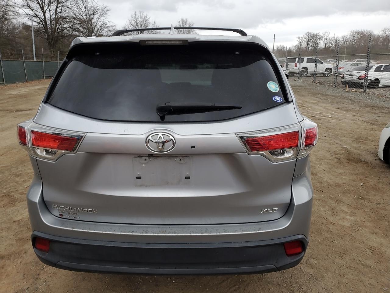 2015 Toyota Highlander - Image 6