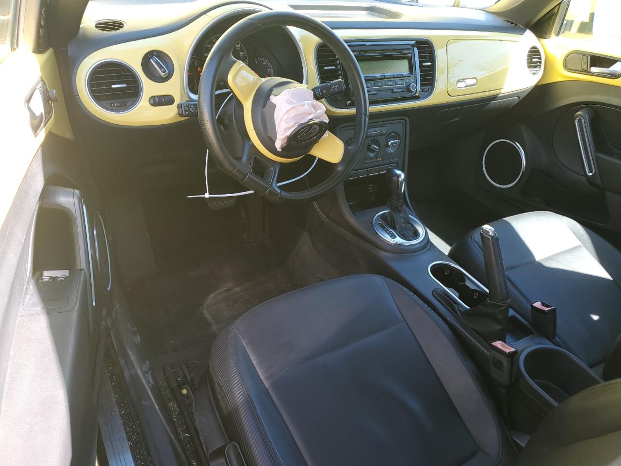 2012 Volkswagen Beetle - Image 8