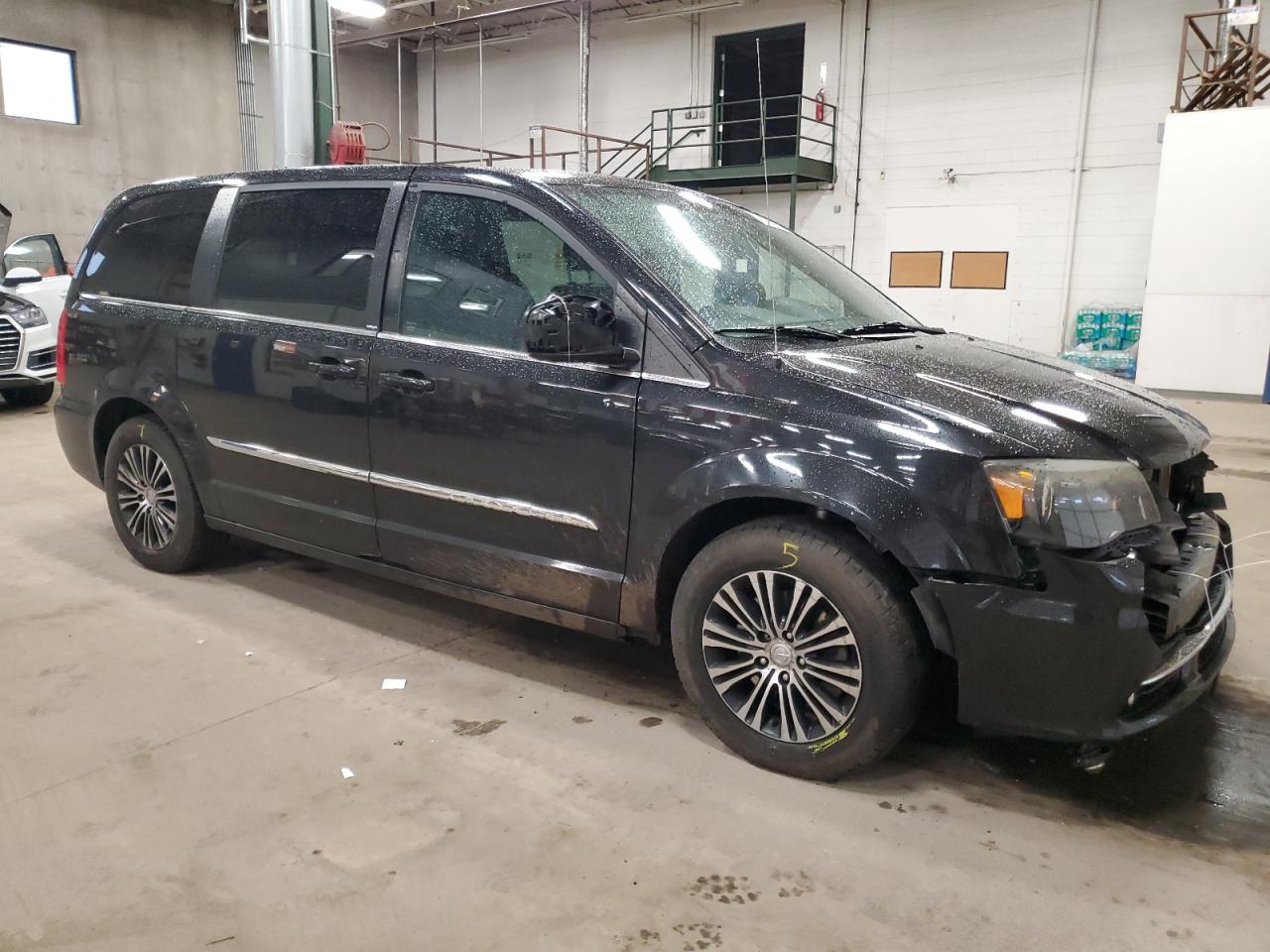 2014 Chrysler Town & Country - Image 4