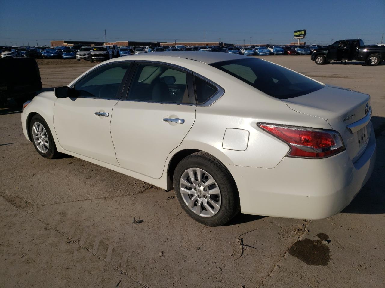 2015 Nissan Altima - Image 2