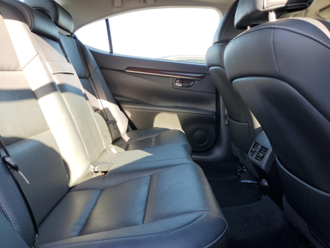 2014 Lexus ES - Image 10
