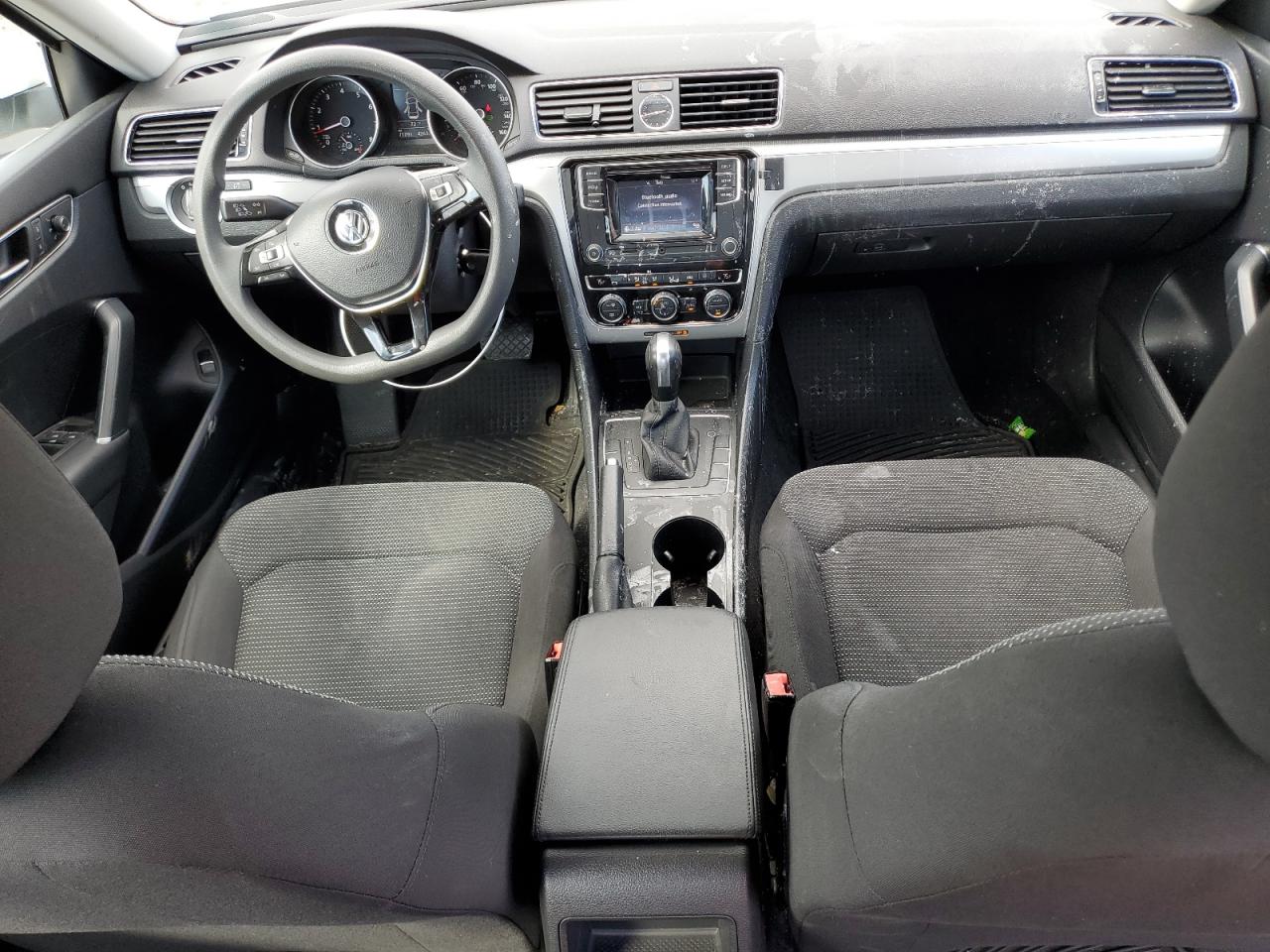 2017 Volkswagen Passat - Image 8