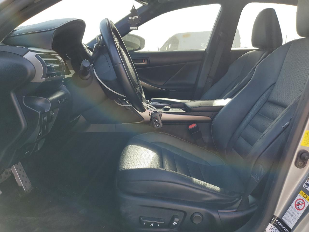 2017 Lexus IS - Image 7