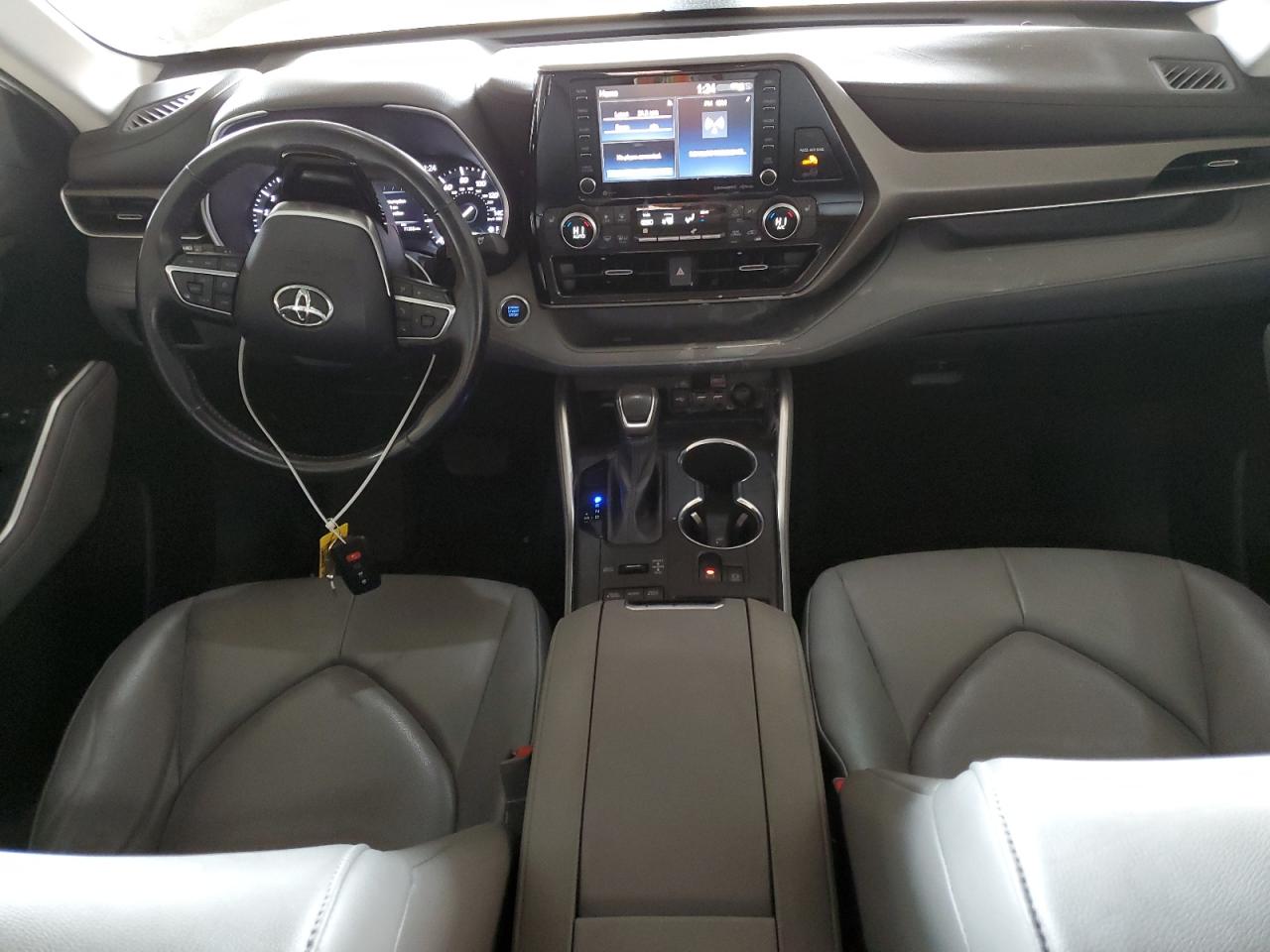 2020 Toyota Highlander - Image 8