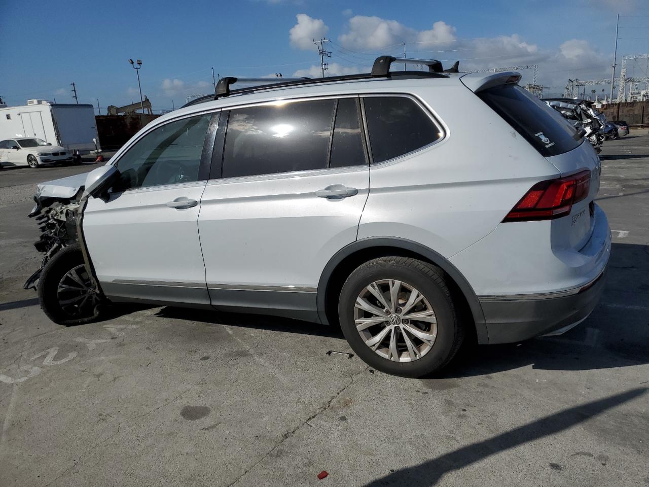 2018 Volkswagen Tiguan - Image 2