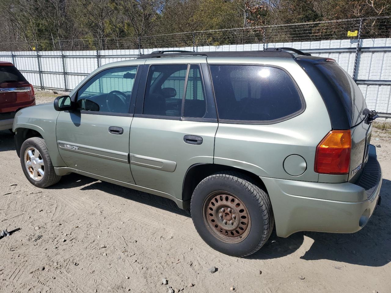 2004 GMC Envoy - Image 2