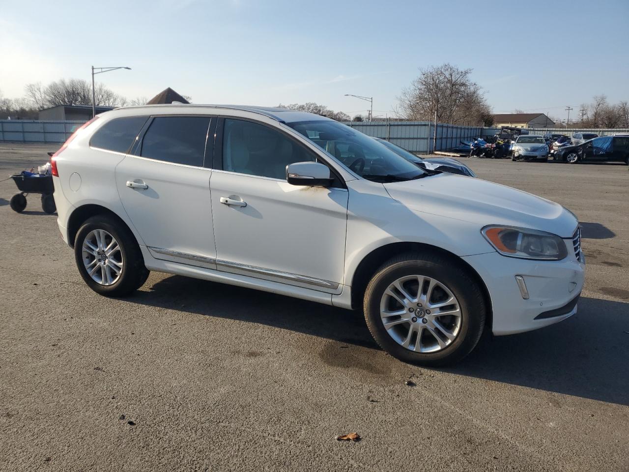 2015 Volvo XC60 - Image 4
