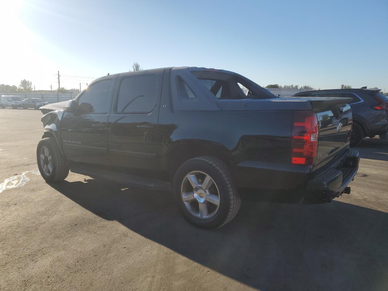 2008 Chevrolet Avalanche - Image 2