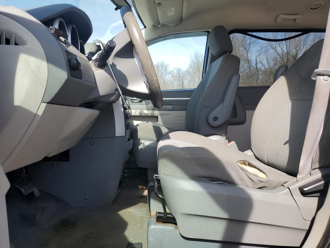 2010 Dodge Caravan - Image 7