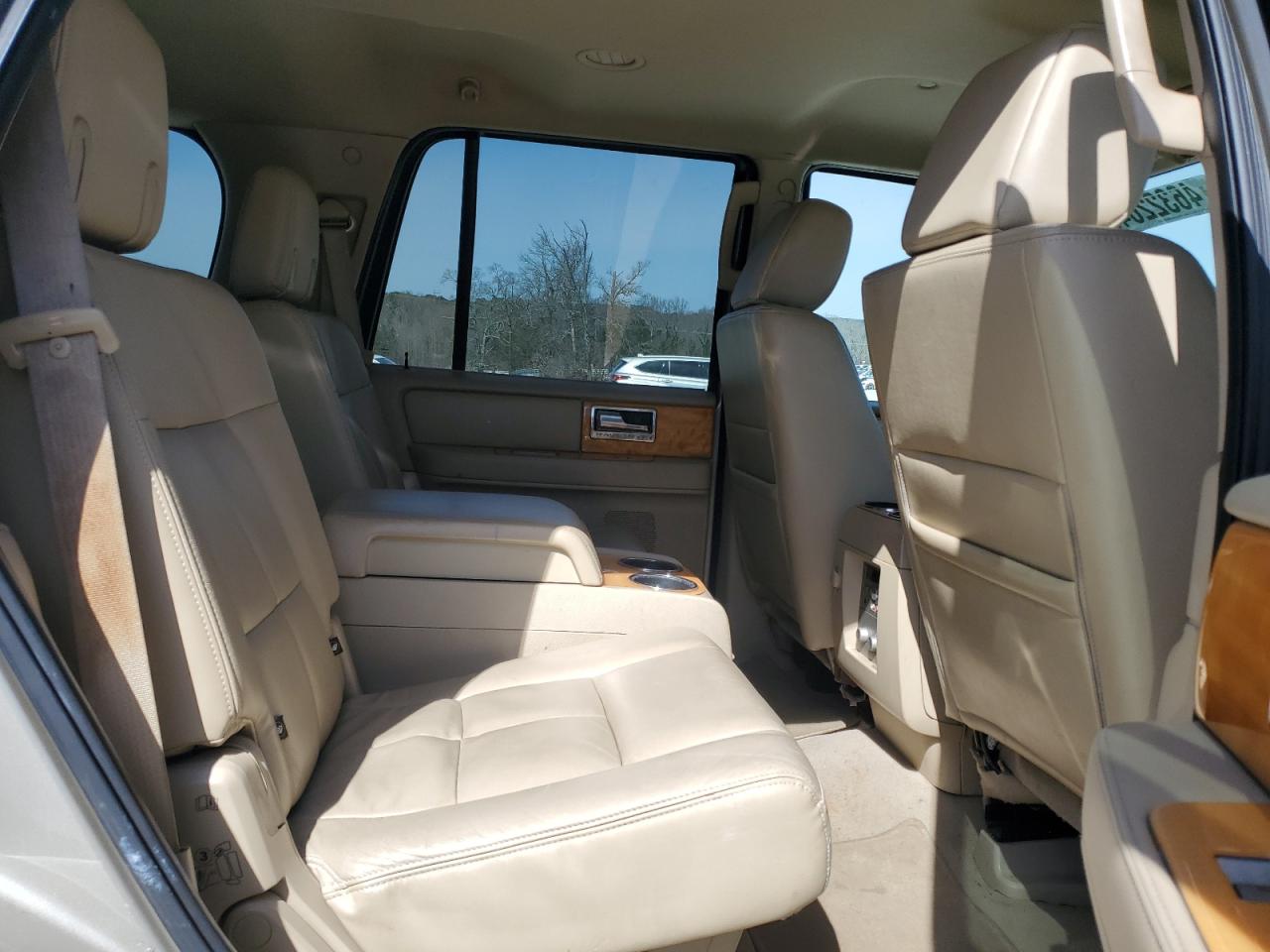 2007 Lincoln Navigator - Image 11