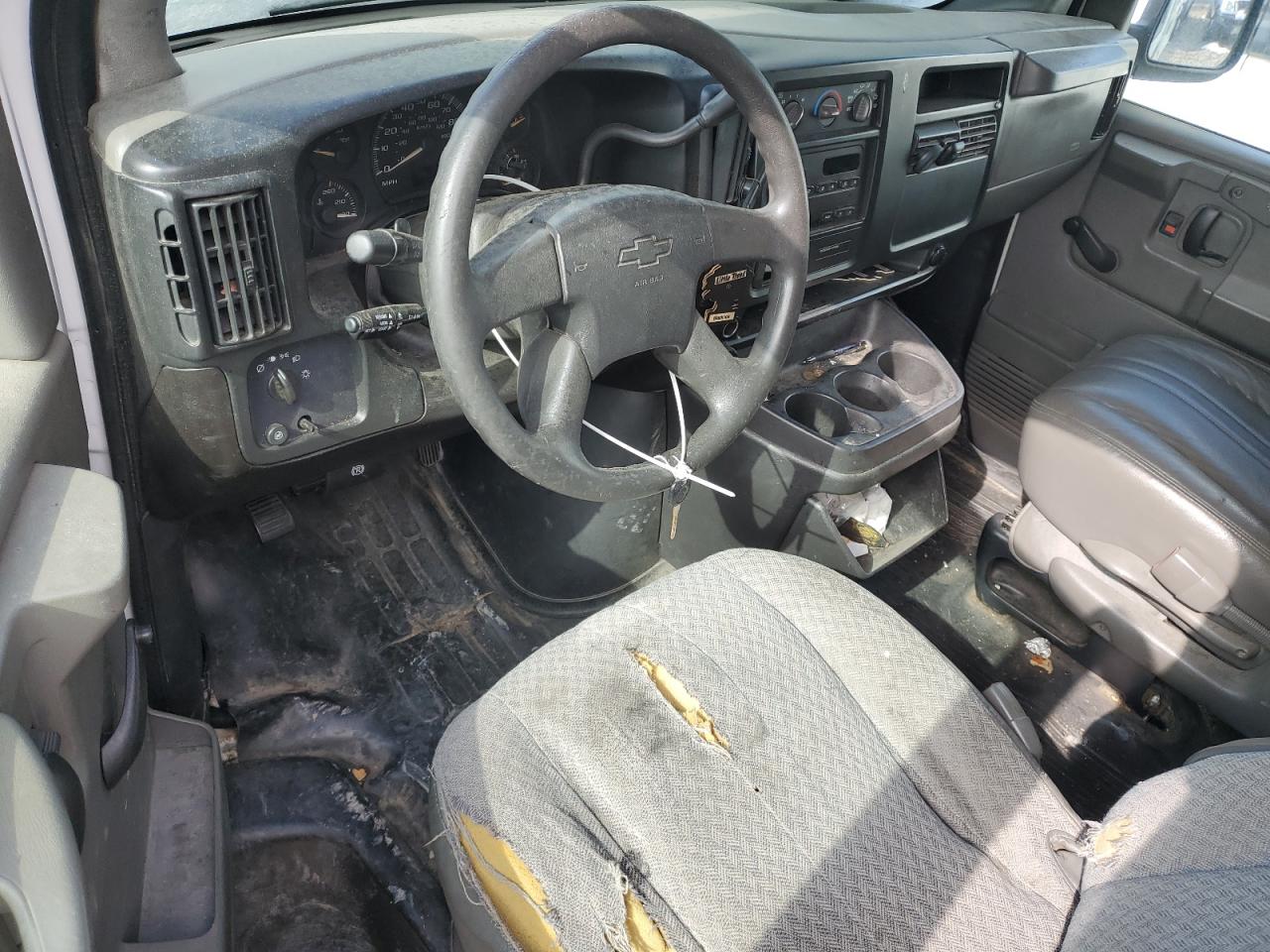 2006 Chevrolet Express - Image 8