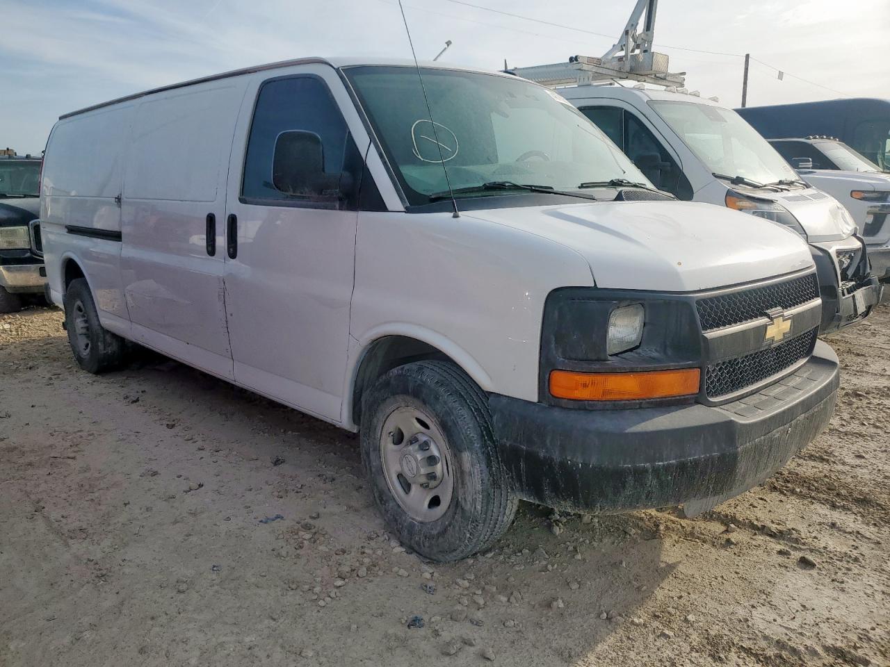 2015 Chevrolet Express - Image 4