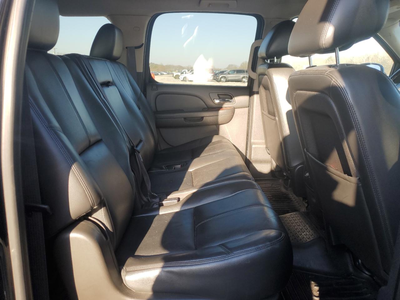 2013 Chevrolet Suburban - Image 11