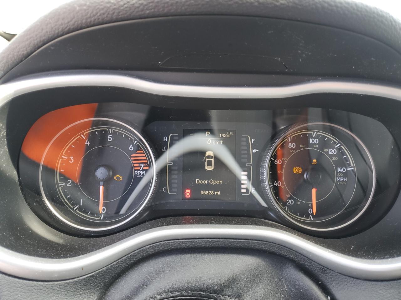 2018 Jeep Cherokee Latitude Plus VIN: 1C4PJLLBJD553255 Lot: 50999745