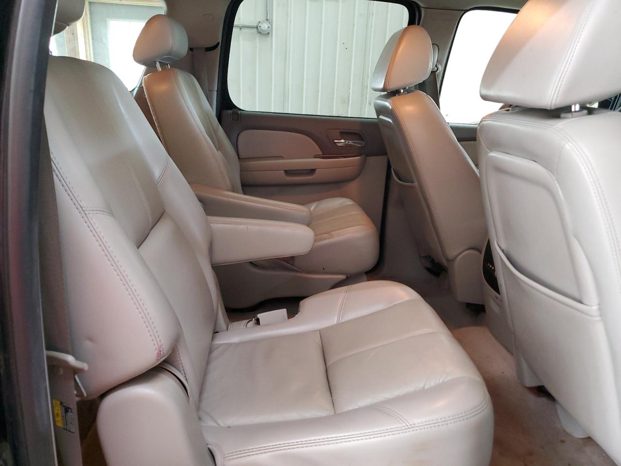 2007 Chevrolet Suburban - Image 11
