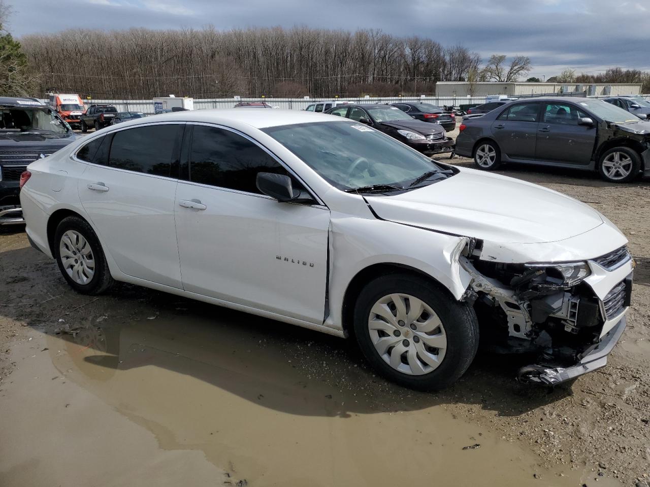 2017 Chevrolet Malibu - Image 4