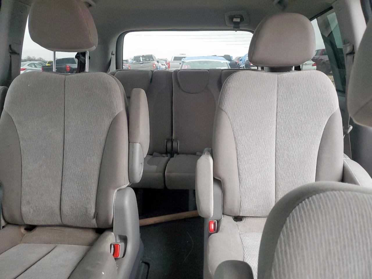 2014 Kia Sedona - Image 10
