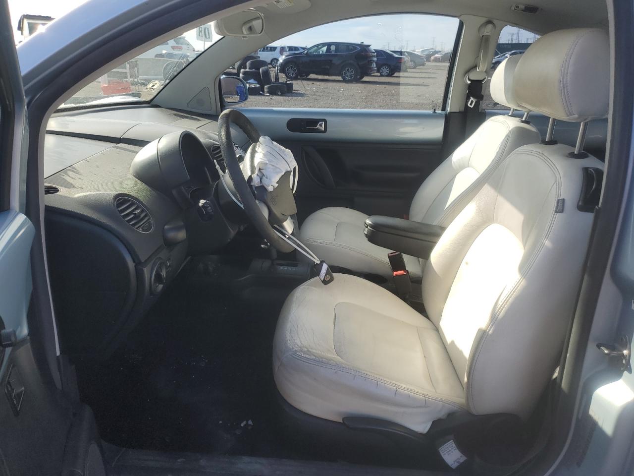 2010 Volkswagen Beetle - Image 7