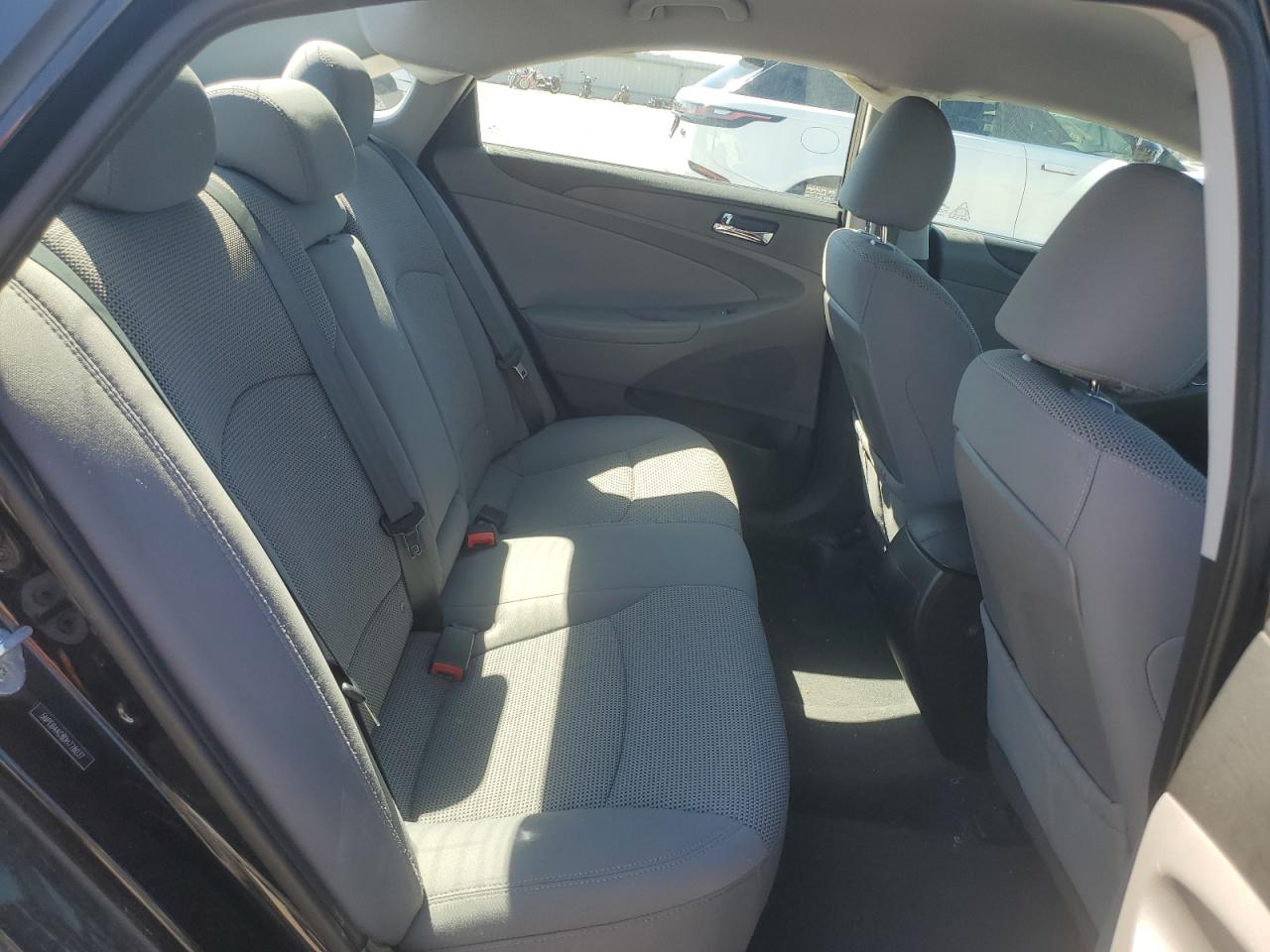 2013 Hyundai Sonata - Image 11