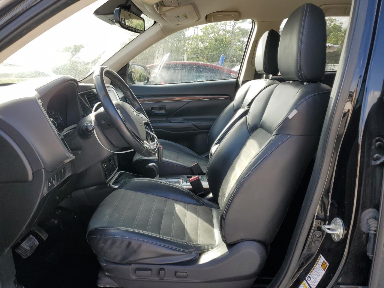 2020 Mitsubishi Outlander - Image 7