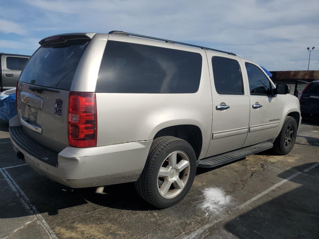 2009 Chevrolet Suburban - Image 3