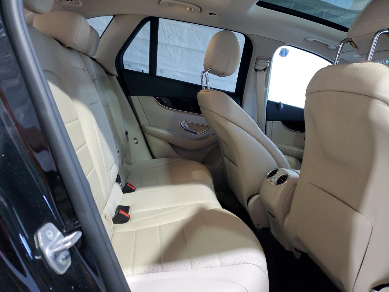 2017 Mercedes-Benz GLC - Image 11