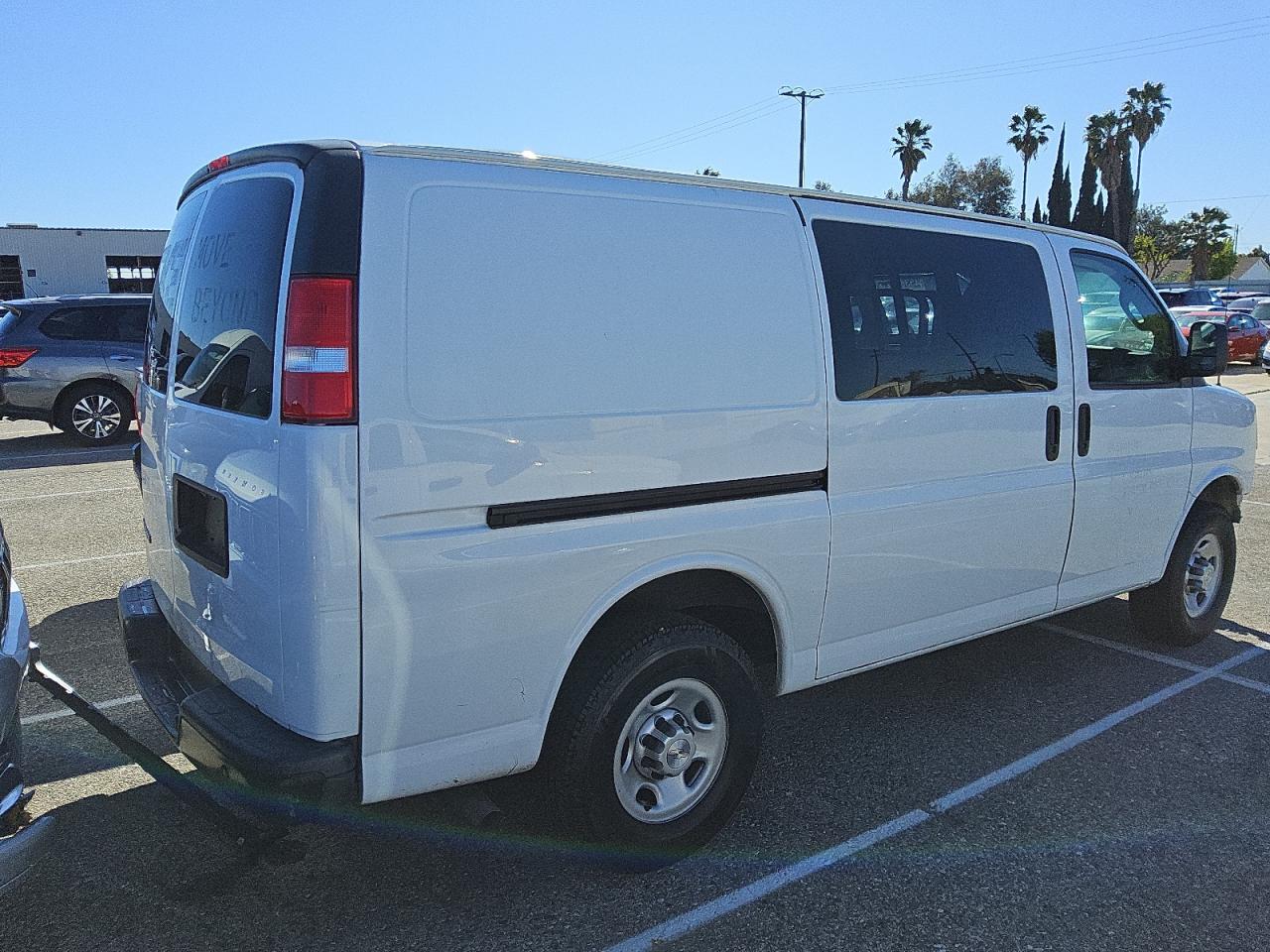 VIN: 1GCWGAFP5K1334425 2019 CHEVROLET EXPRESS