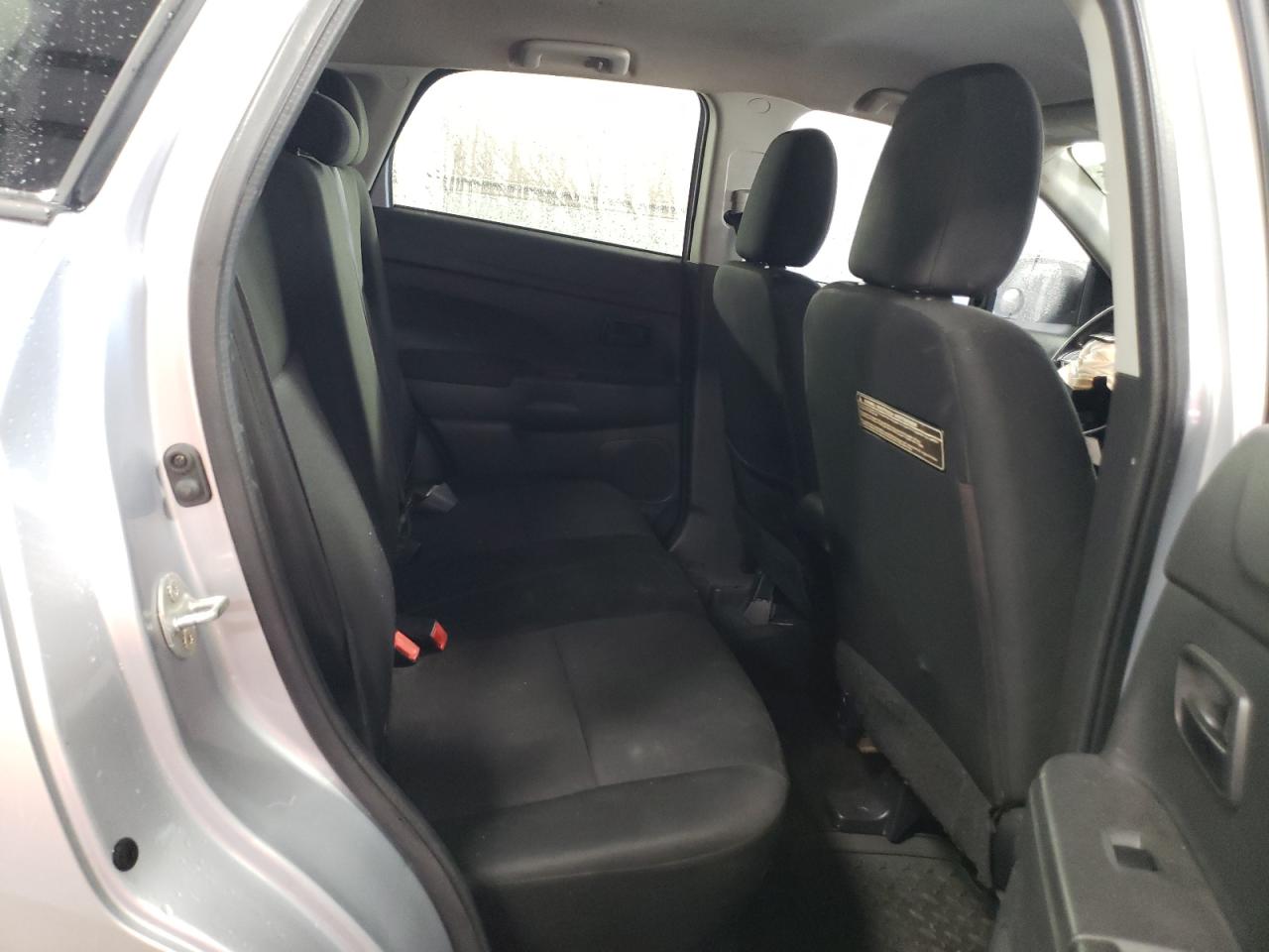 2012 Mitsubishi Outlander - Image 10