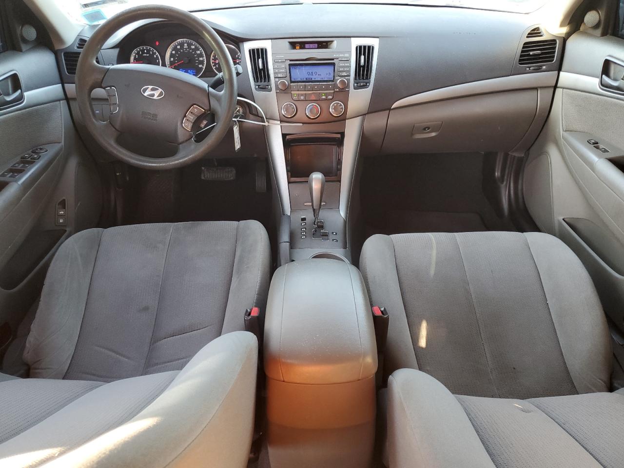 2010 Hyundai Sonata - Image 8