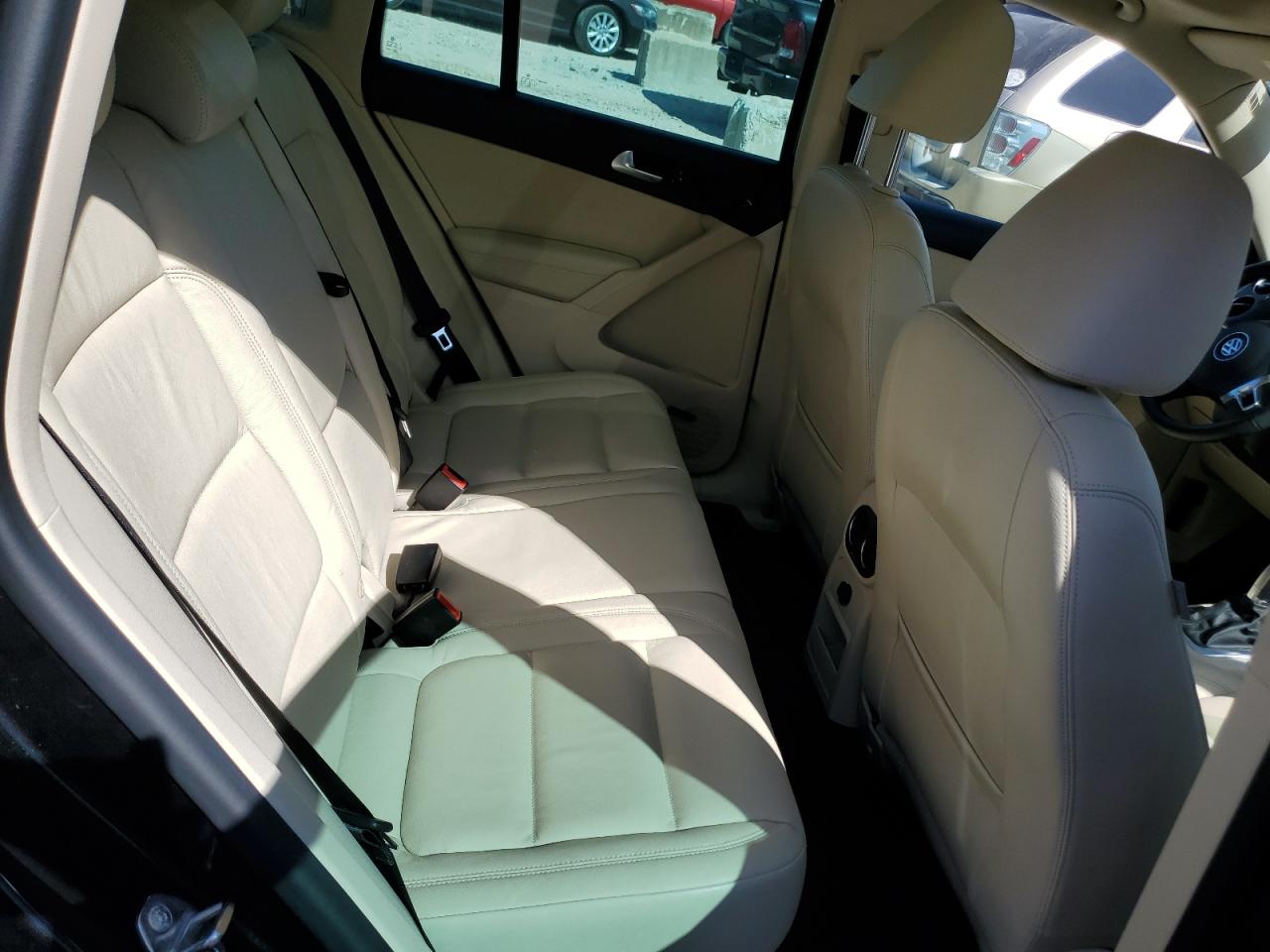 2017 Volkswagen Tiguan - Image 11