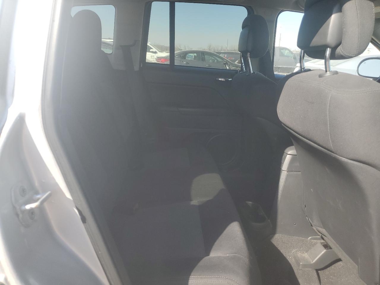 2011 Jeep Compass - Image 11
