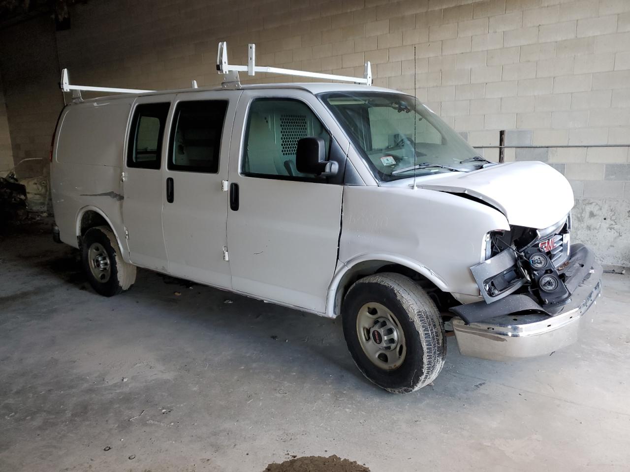 2015 GMC Savana - Image 4