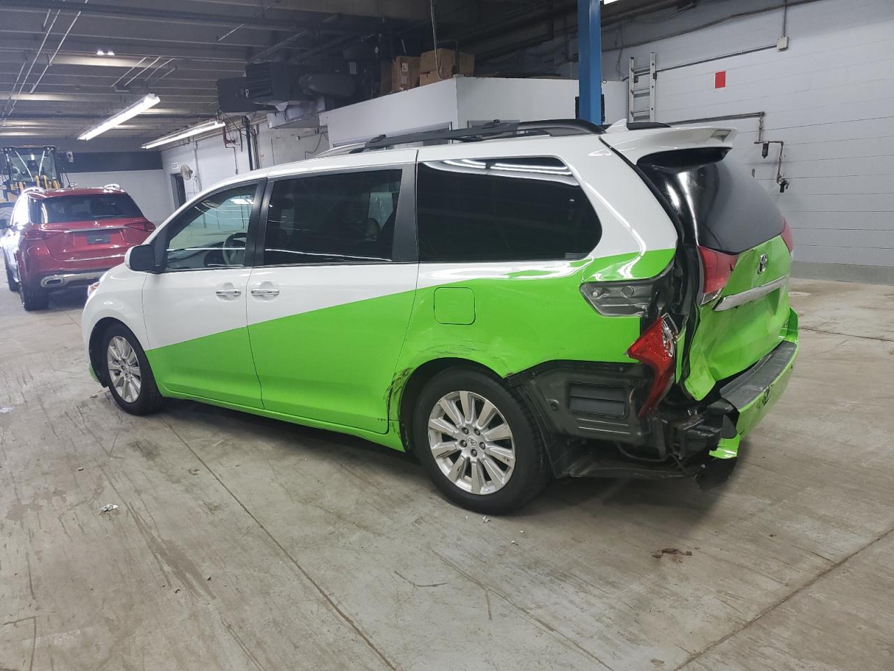 2011 Toyota Sienna - Image 2
