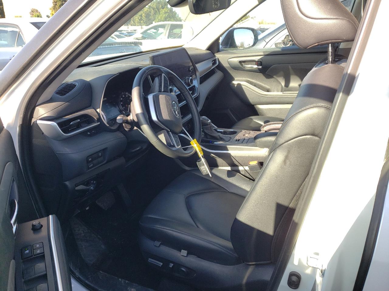 2024 Toyota Highlander - Image 7