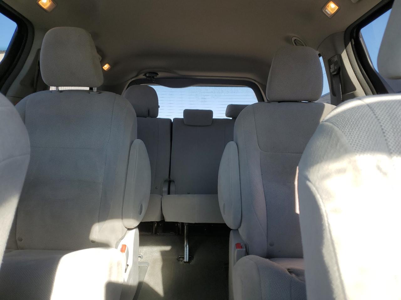 2019 Toyota Sienna - Image 10