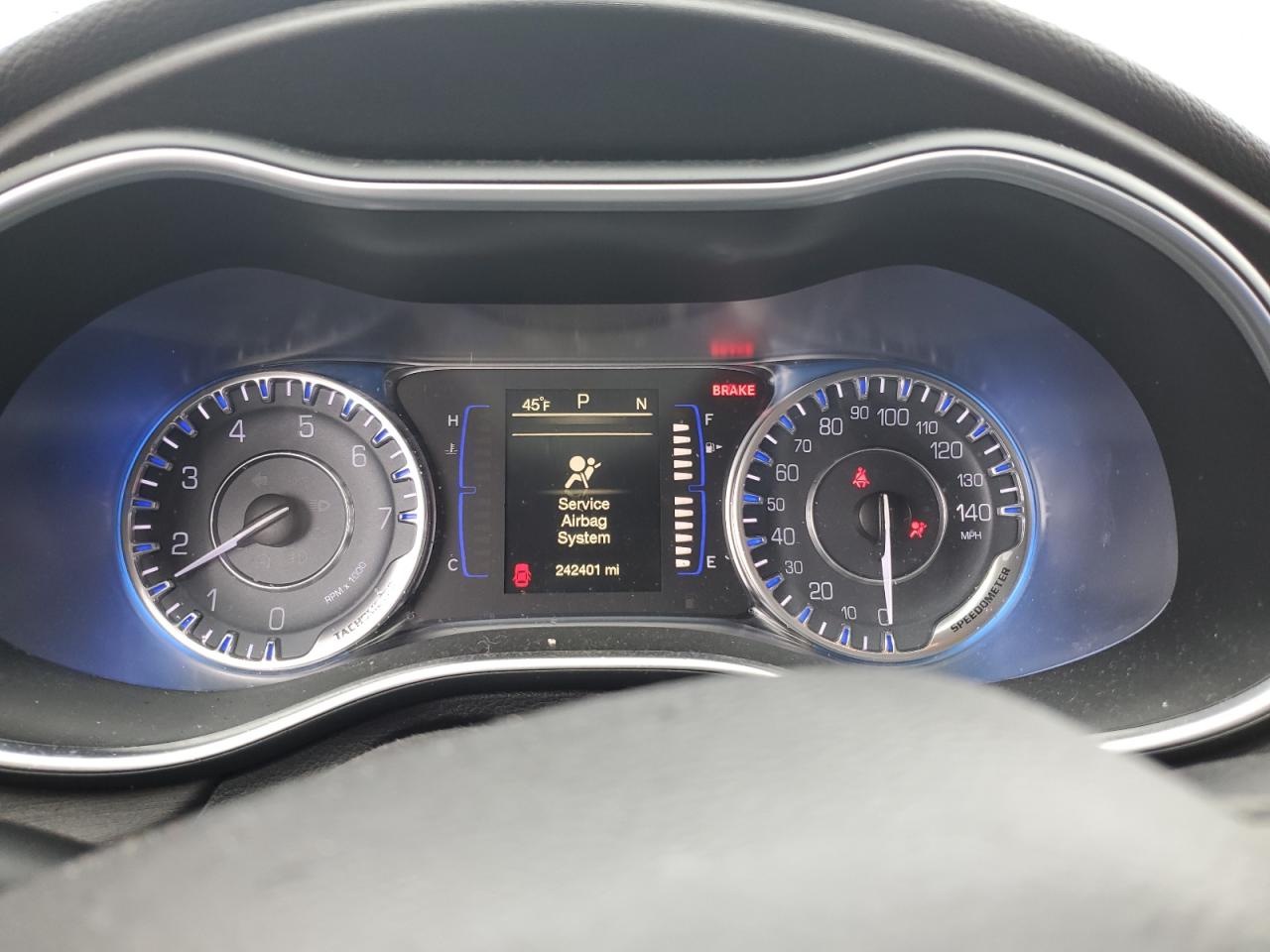 2016 Chrysler 200 - Image 9