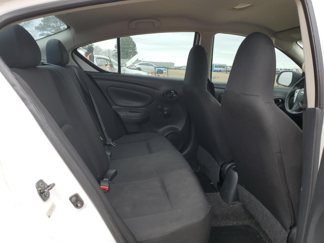 2015 Nissan Versa - Image 10